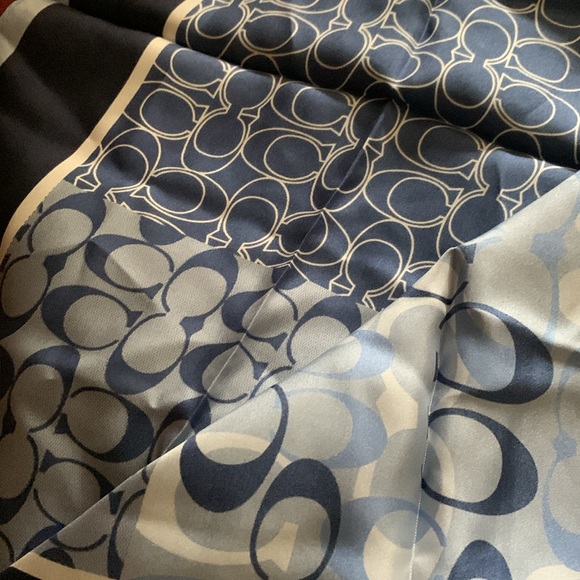 Coach silk signature scarf - Picture 6 of 9